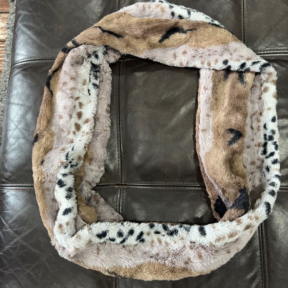 Bundle of 5 circle loop winter scarfs - Picture 1 of 7